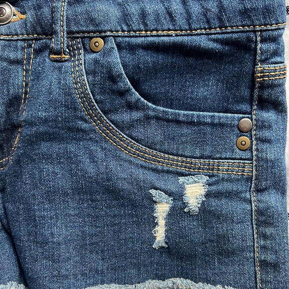 Forever 21 denim shorts - Picture 2 of 4